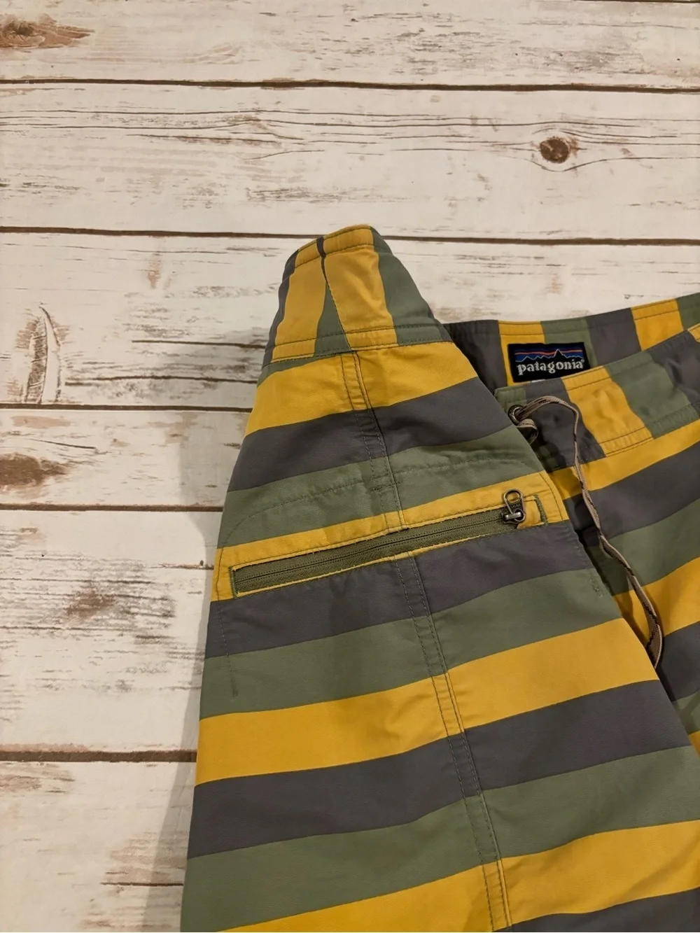 Patagonia® Worn Wear M's Wavefarer® Board Shorts Yucca Size 34